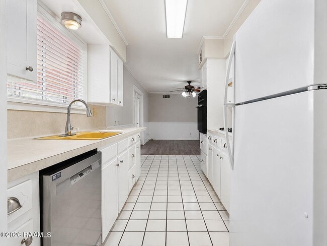Building Photo - 208 Mayard Dr