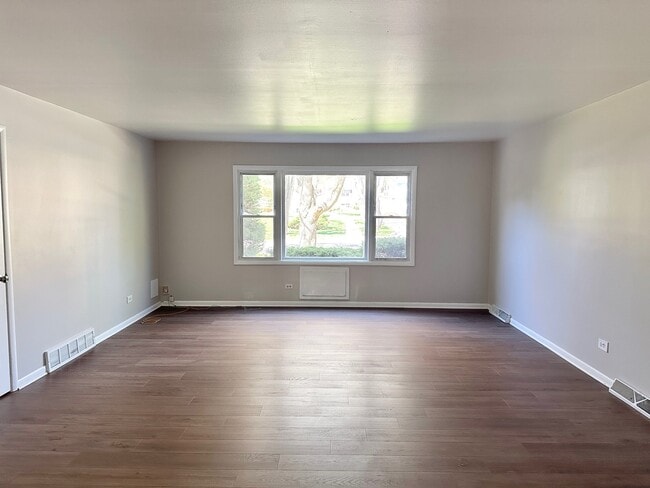 Building Photo - 525 Ryan Ln