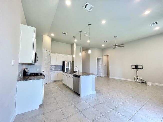 Building Photo - 6405 Coalinga Ln