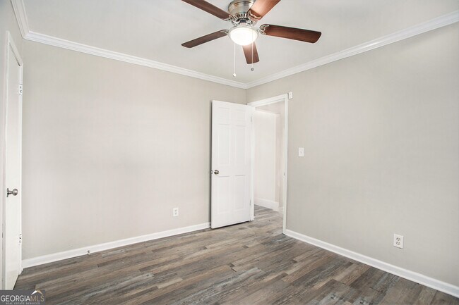 Building Photo - 3718 Daisy Dr