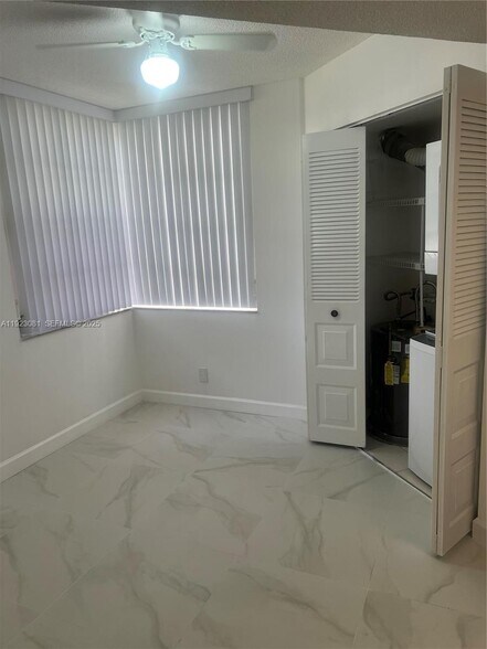 Building Photo - 9510 Seagrape Dr