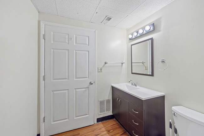 Building Photo - 28 E Hollister St