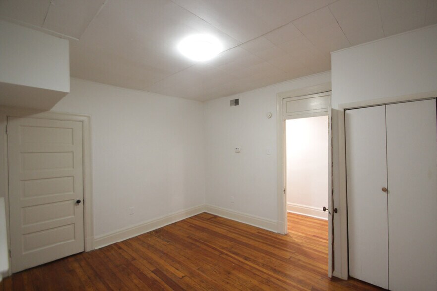 Building Photo - 407 Franklin Ave