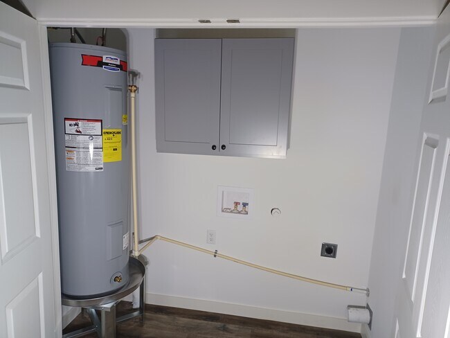 Building Photo - 1945 E Washington St