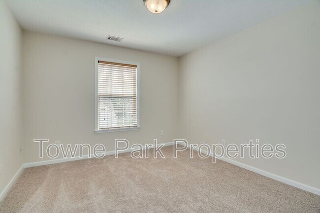 Building Photo - 1111 Hunters Cove