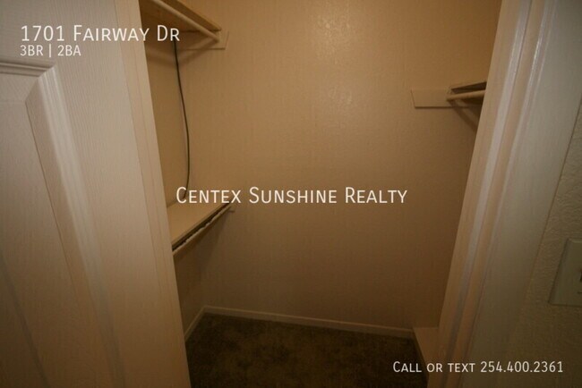 Building Photo - 1701 Fairway Dr