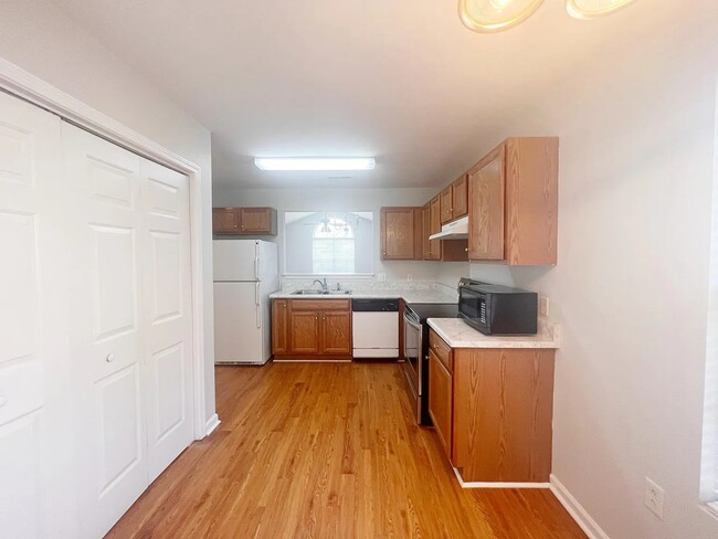 Building Photo - 105 Woodglen Dr