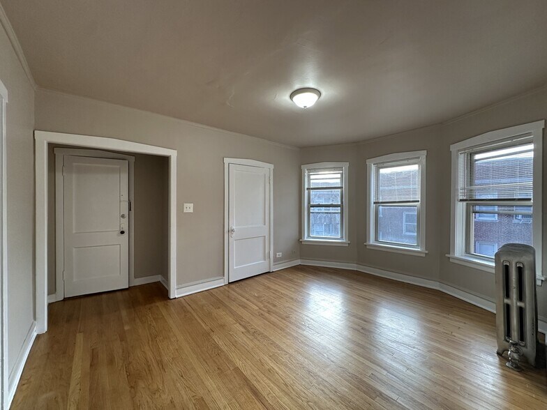 Building Photo - 4027 W Melrose St