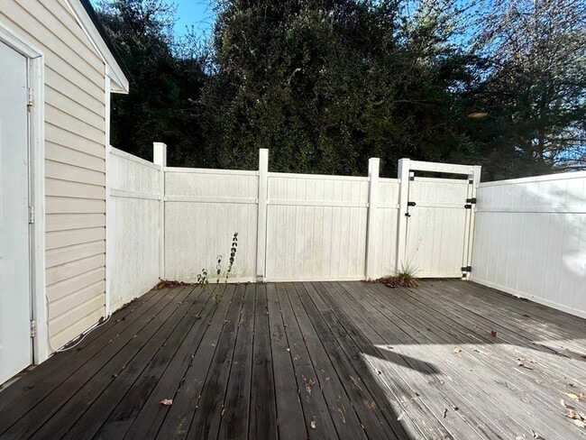 Building Photo - 7686 Petrea Ln