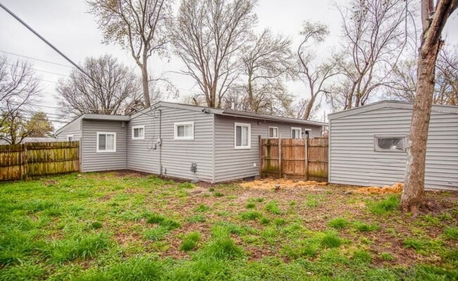 Building Photo - COMING SOON! 3 Bed 1 Bath home in Kansas C...