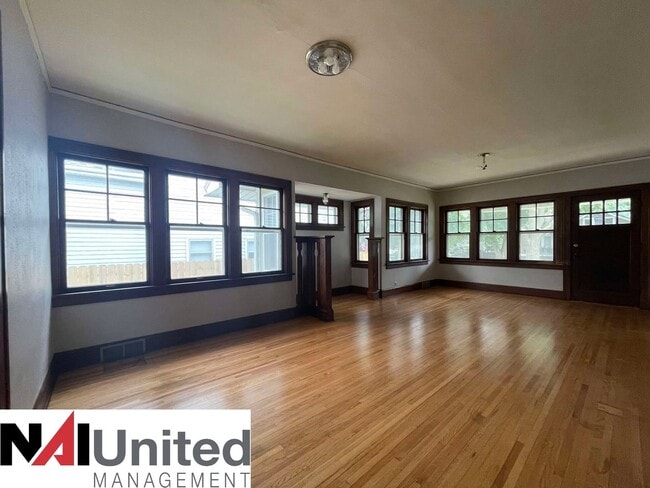 Building Photo - Four bedroom, one bathroom for rent in Mor...