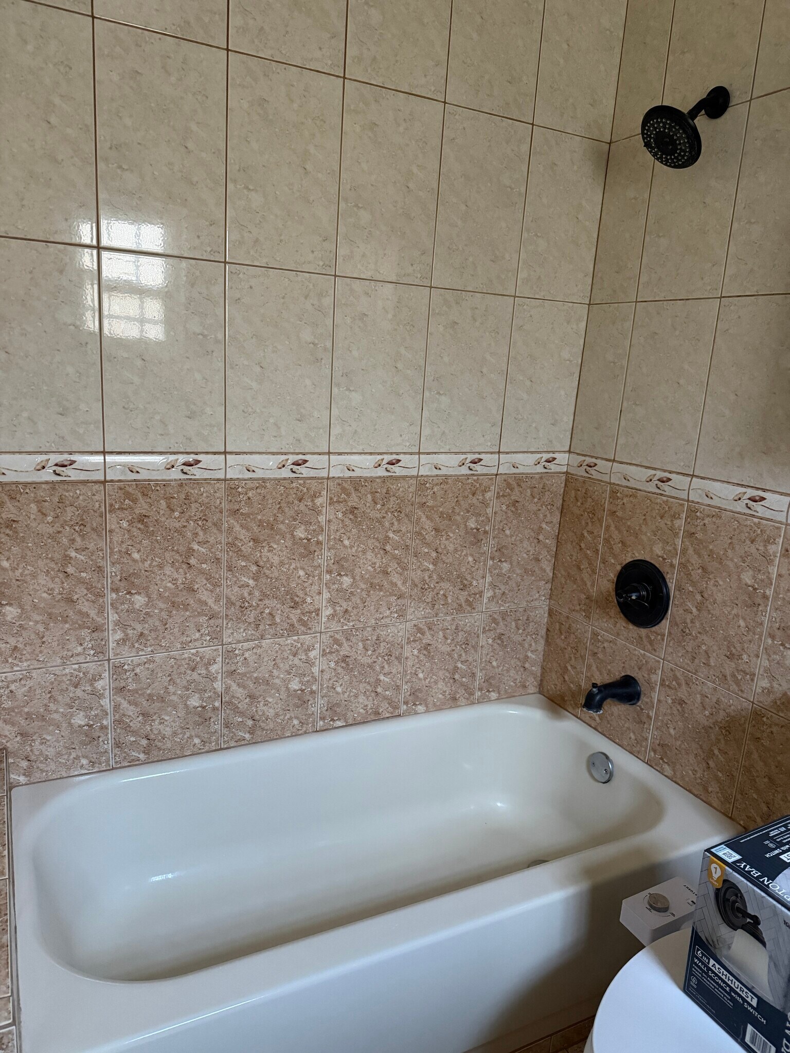 Building Photo - 641 Corwin Ave