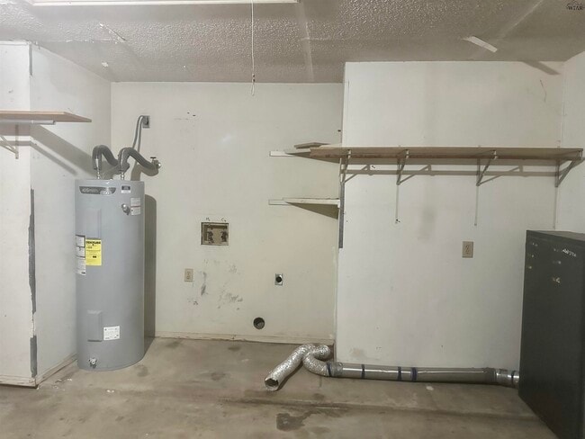 Building Photo - 2 Bayberry Ct