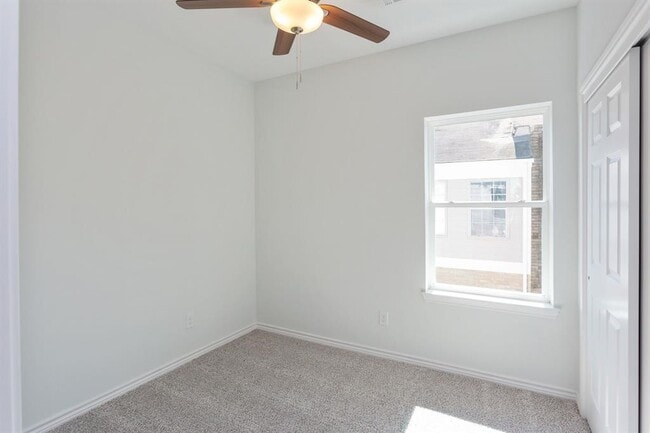 Building Photo - 11623 Waldemar Dr