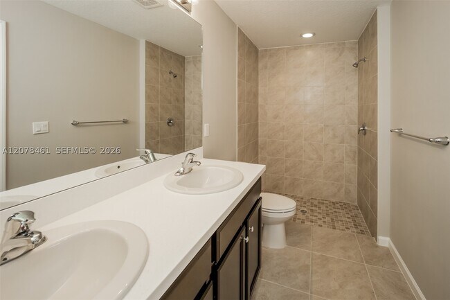 Building Photo - 643 SW Sail Terrace