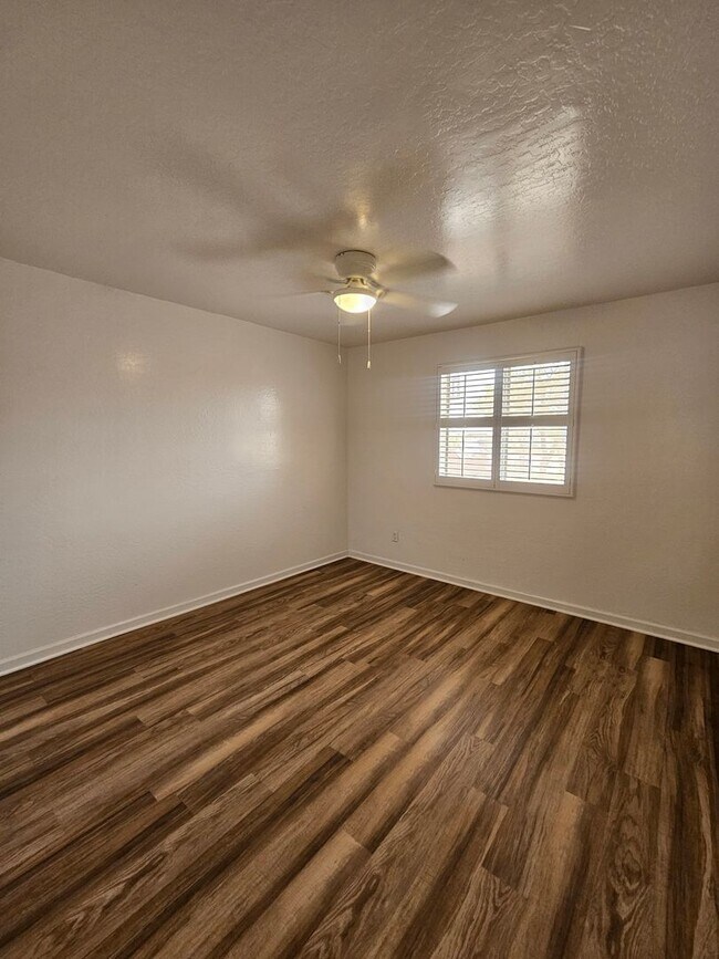 Building Photo - Scottsdale - 5 bedroom, 3 bath - Remodeled...
