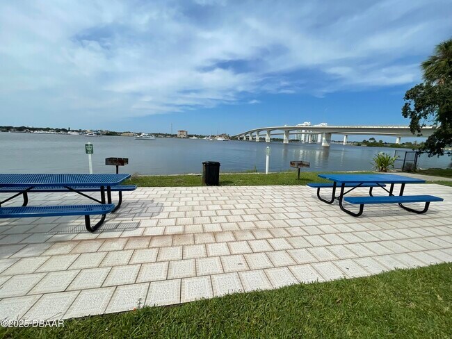 Building Photo - 411 N Halifax Ave