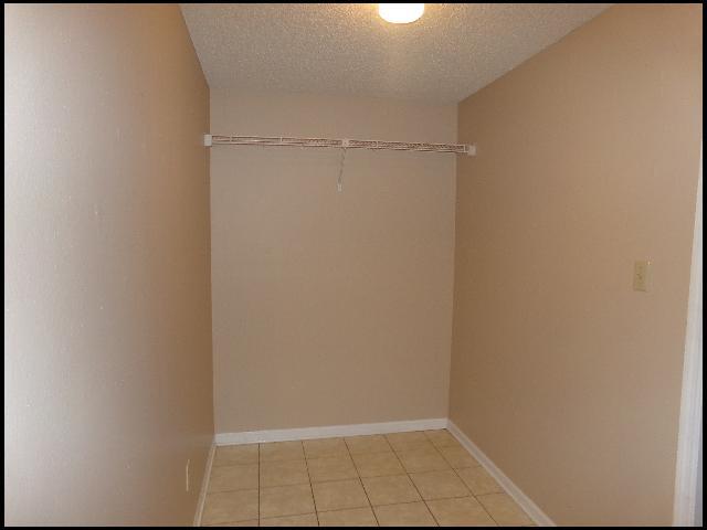 Building Photo - 39 Oak Forest Loop