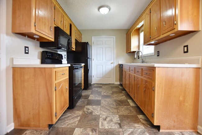 Building Photo - Pet Friendly Three Bedroom with Bonus!