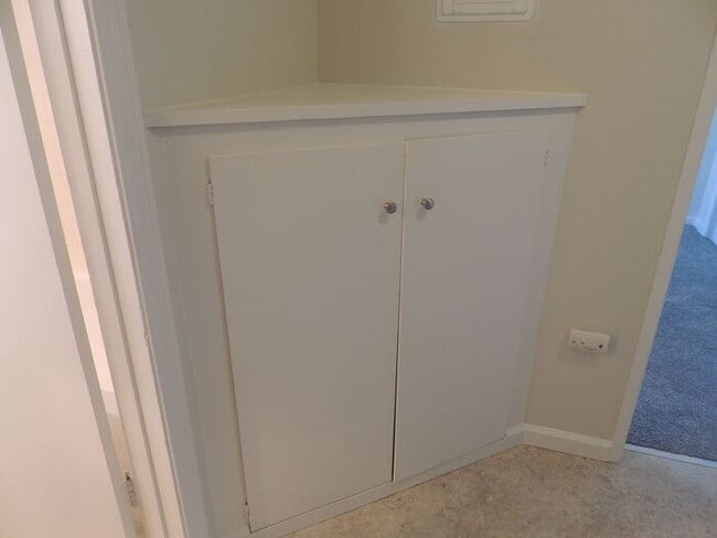 Building Photo - Renovated Townhouse in Paramount w/ Parkin...
