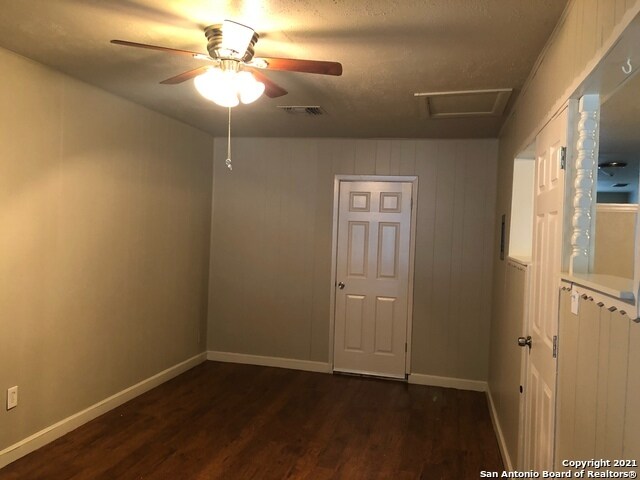 Family Room - 8614 Ludtke Ave