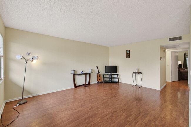 Building Photo - 2015 Cornwall A