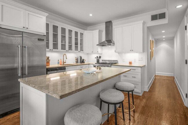 Building Photo - 49 W 16th St