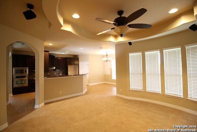 Building Photo - Beautiful 3-Bedroom 2.5 Bathroom in Stillw...