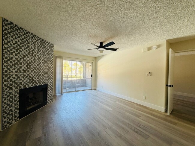 Building Photo - Fantastic Guard-Gated Condo – Available Soon!
