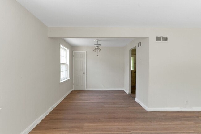 Building Photo - Charming 2BR House in Saint Louis