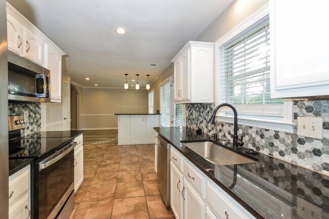 Building Photo - 9453 Bryant Trent Blvd