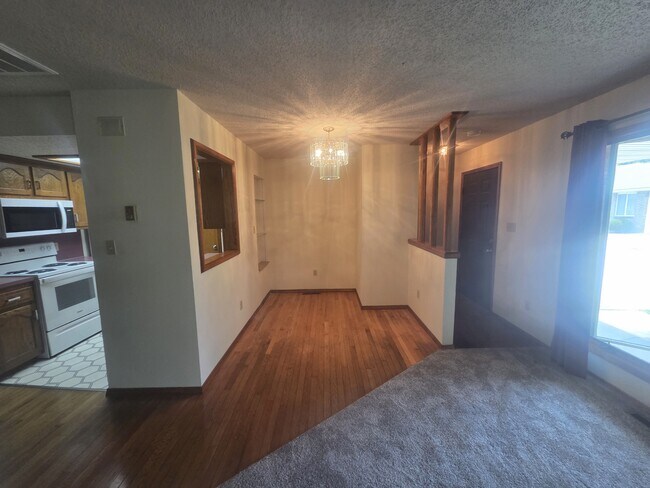Building Photo - 2065 S Kentwood Ave