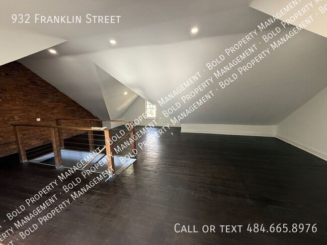 Building Photo - 932 Franklin St