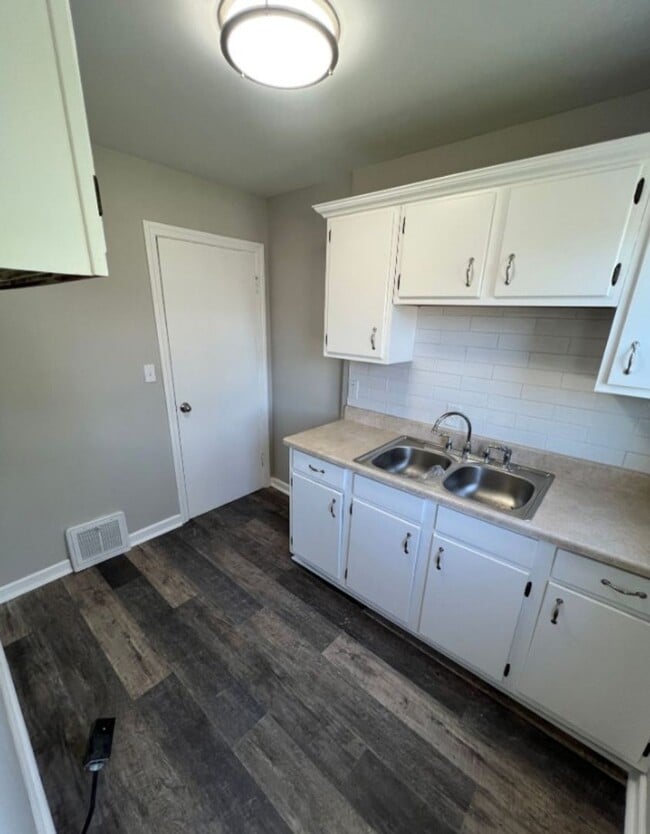 Building Photo - Modern 2-Bed, 1-Bath Duplex with Garage & ...