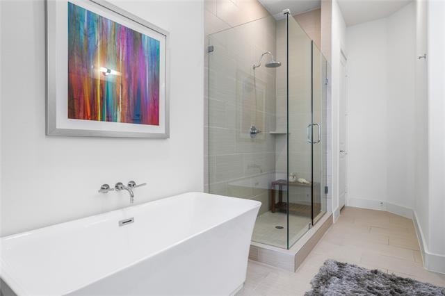 Building Photo - 15875 Spectrum Dr