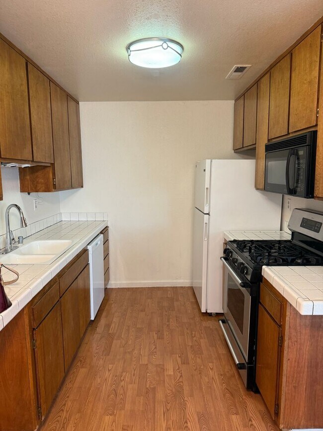 Building Photo - **Available Now** 2 Bedroom 1 Bath, 1st Floor End Unit Condo