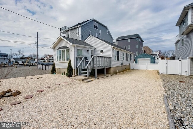 Building Photo - 38 Bay Breeze Dr