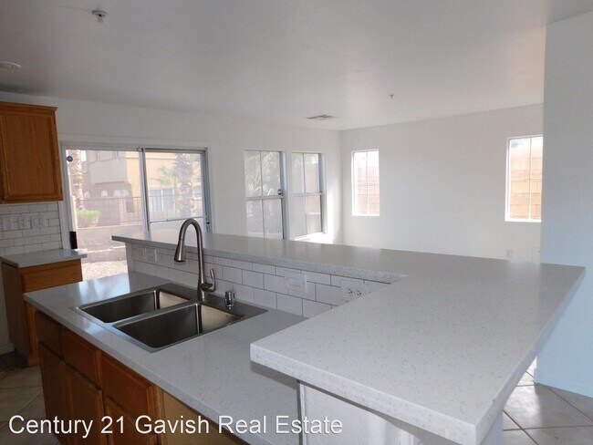 Building Photo - 3 br, 2.5 bath House - 1098 Paradise Resor...