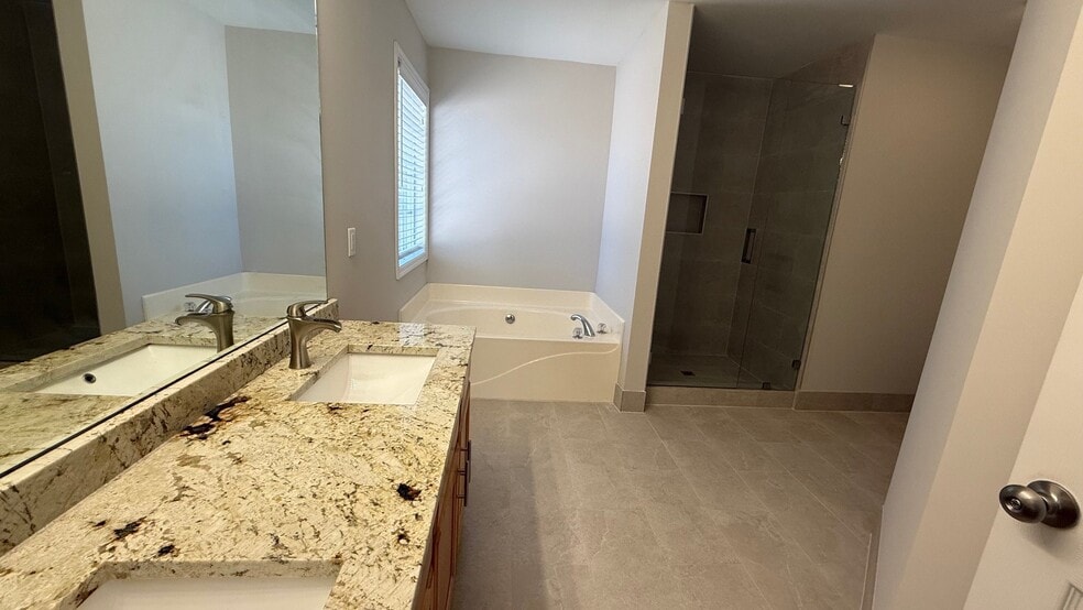 Building Photo - 2010 Lisa Springs Dr SW