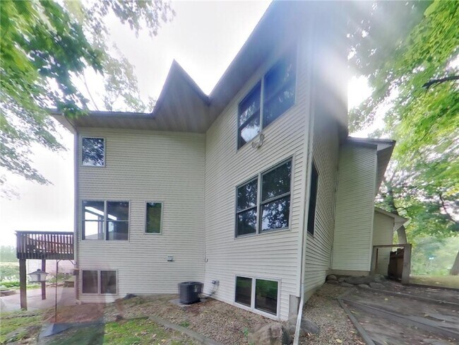 Building Photo - 8915 Umbria Pl N