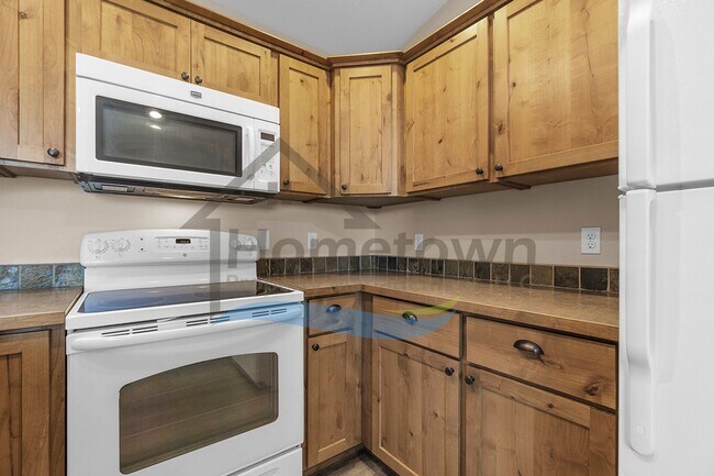 Building Photo - 2 Bedroom 1 Bath Home with Off-Street Parking Available in Coeur d'Alene!