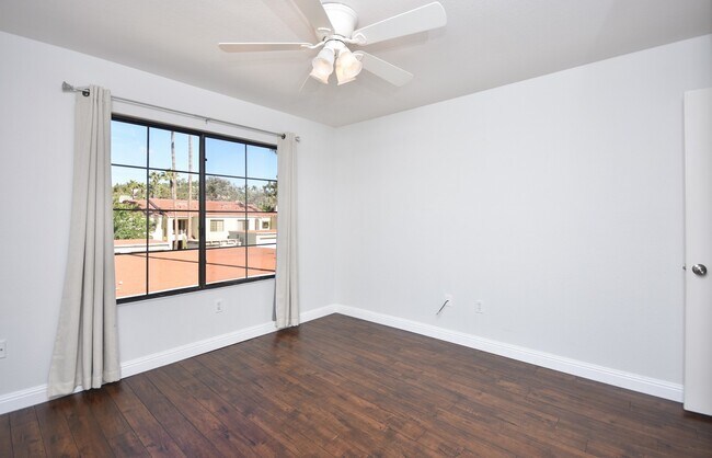 Building Photo - Cozy Upstairs Unit with Greenbelt View!