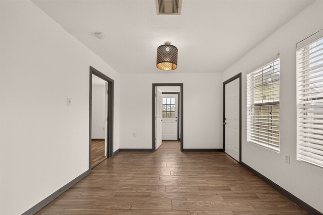 Building Photo - 1110 11th St