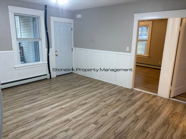 Building Photo - 161 Farm St