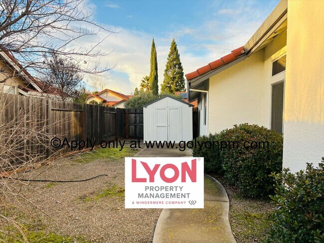 Building Photo - Beautiful Folsom Gem with backyard facing ...