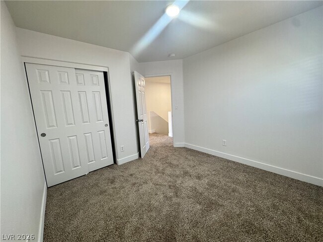 Building Photo - 6339 W Silver Ribbon Ct