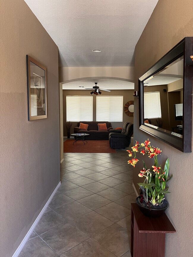 Building Photo - 1740 Greenfield Dr