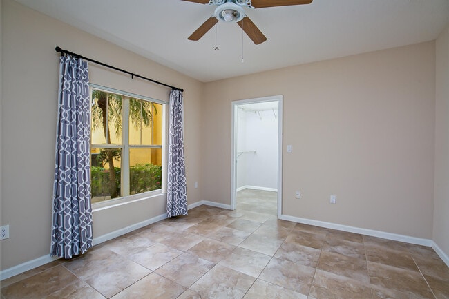 Building Photo - 5015 Fairways Cir