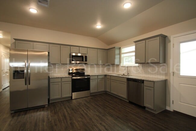 Building Photo - 505 Bonnie Dr