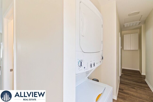 Building Photo - 629 S Lemon St